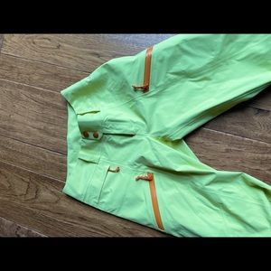 Very nice Arc’teryx/Gore-Tex snow pants are. Size extra small… Regular link